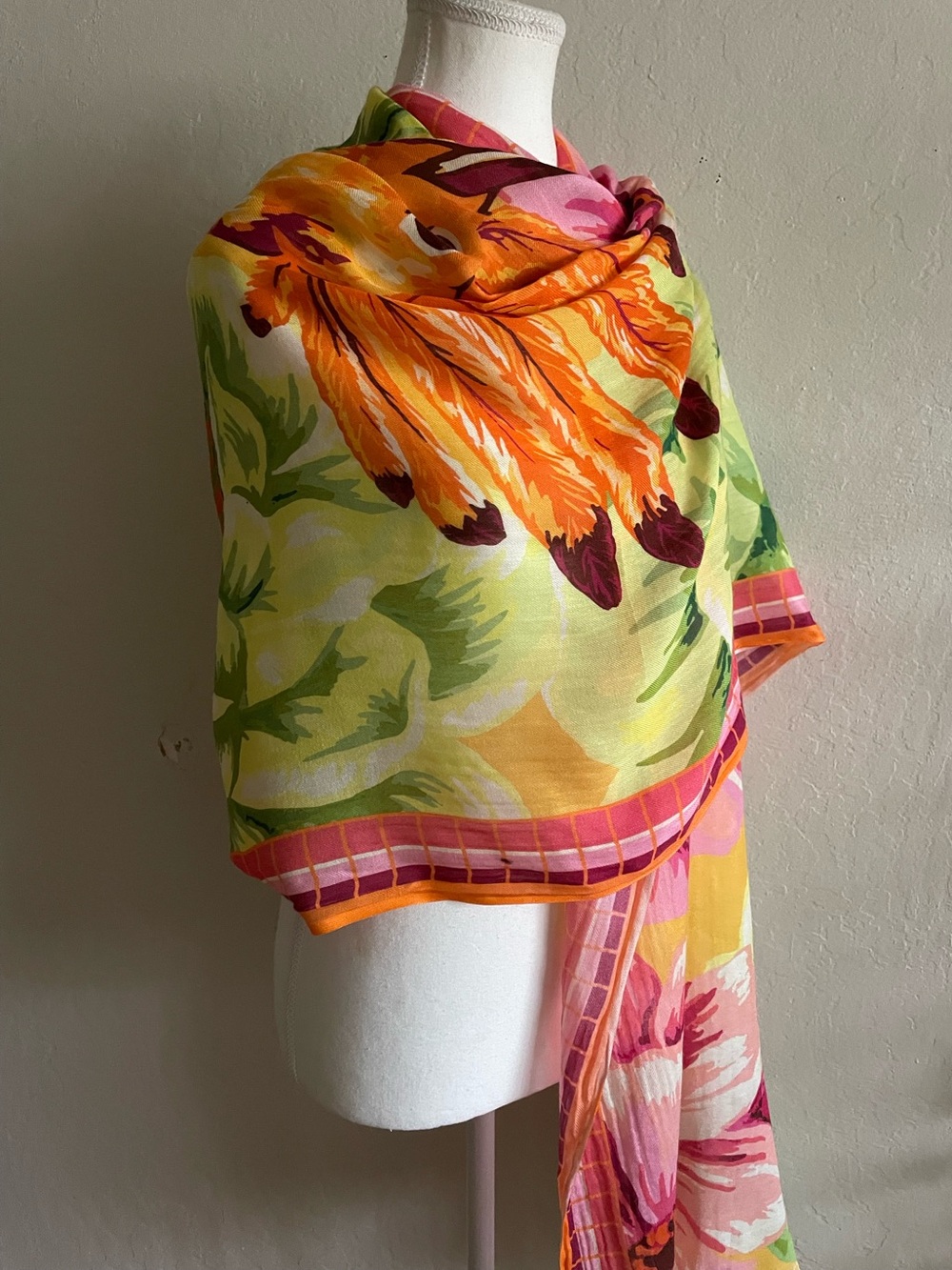 Colorful floral with large bird wrap - Picture 4 of 11